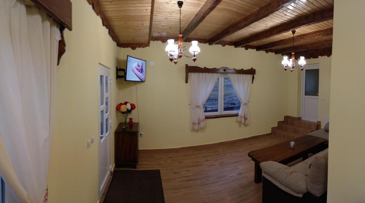 Casa Caprioara Villa Fundata Bagian luar foto