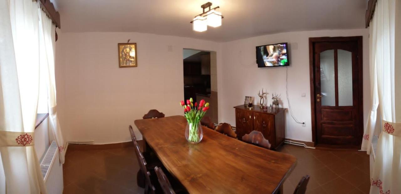 Casa Caprioara Villa Fundata Bagian luar foto