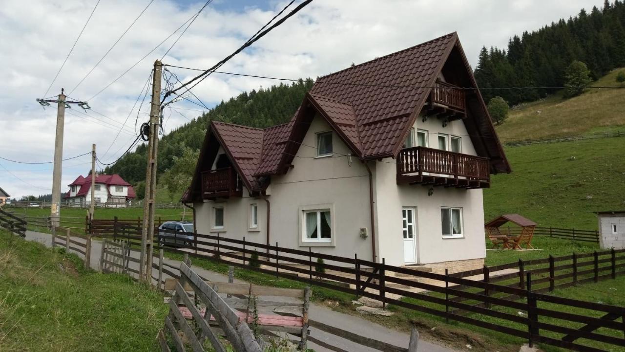 Casa Caprioara Villa Fundata Bagian luar foto