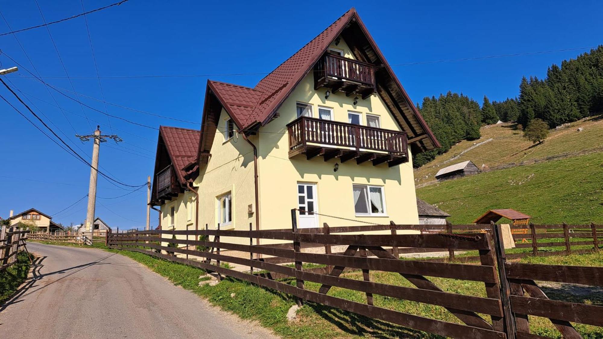 Casa Caprioara Villa Fundata Bagian luar foto